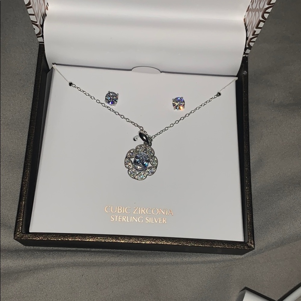 Necklace and earring set
